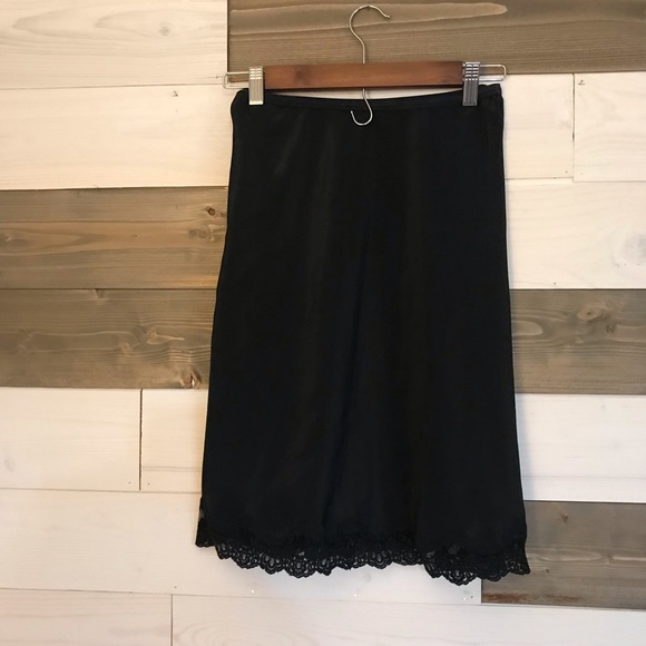 Lady Lynne ⚜️ Vintage Black Slip with Lace Trim - Picture 2 of 4
